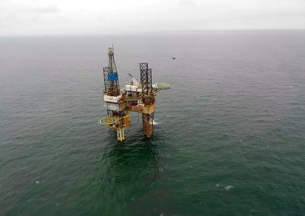 image of oil platform named noble julie robertson