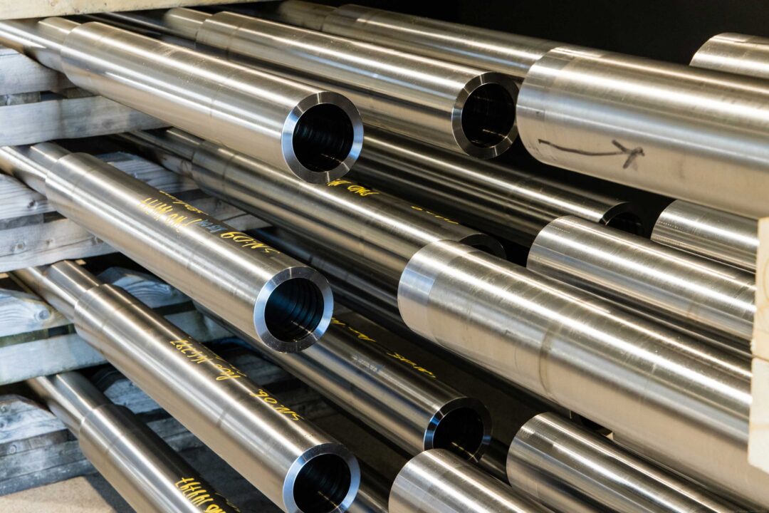 Drilling with slim motor BHA from floating rig